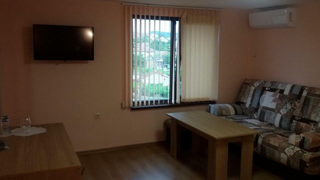 Chilingirovata Kashta Hotell Pavel Banja Exteriör bild
