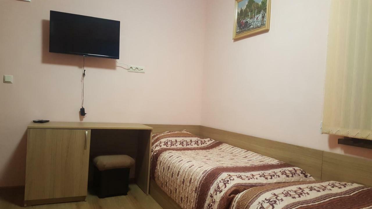 Chilingirovata Kashta Hotell Pavel Banja Exteriör bild